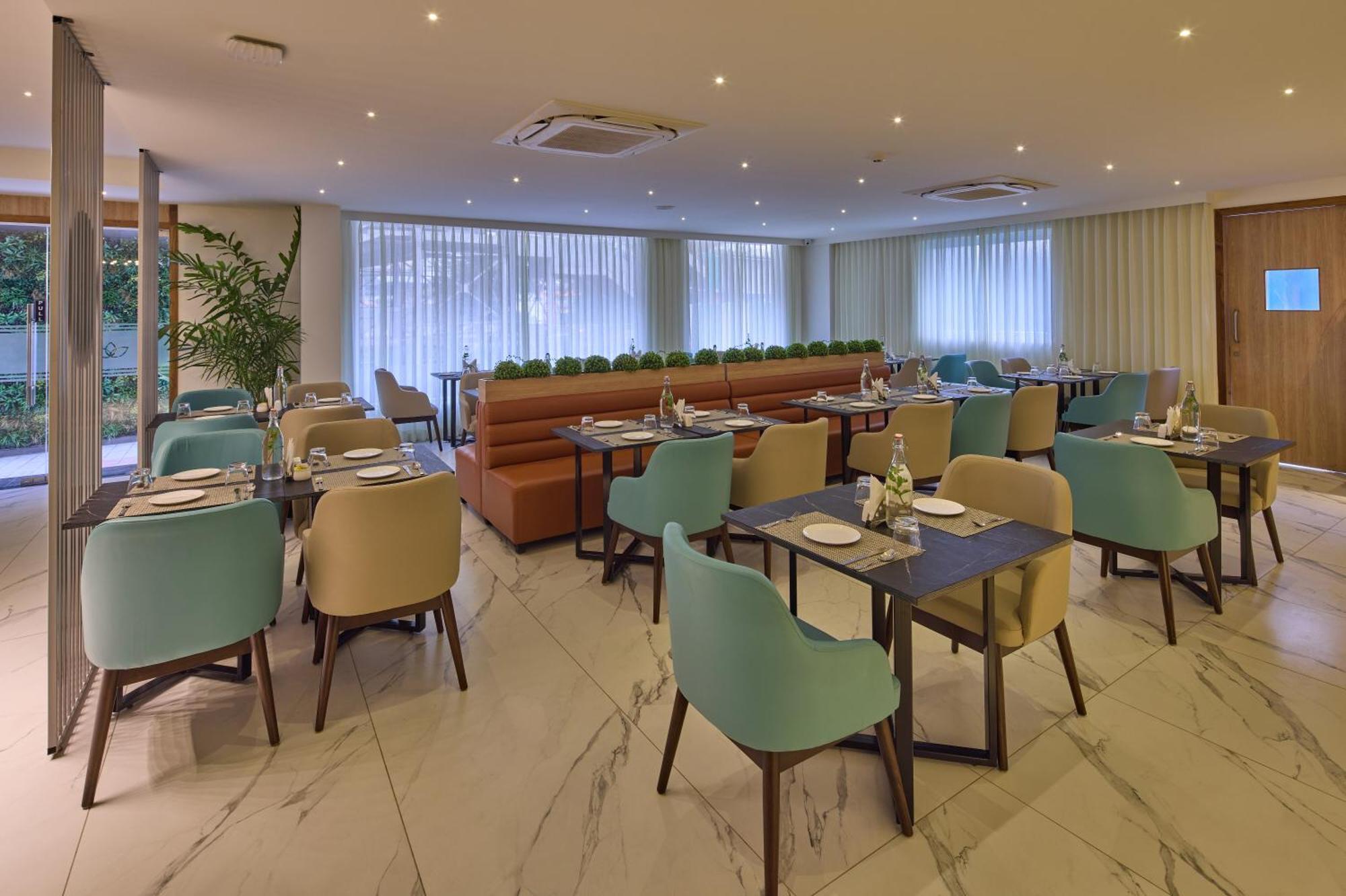 Grand Continent Hebbal A Sarovar Portico Affiliate Hotel Bangalore Buitenkant foto