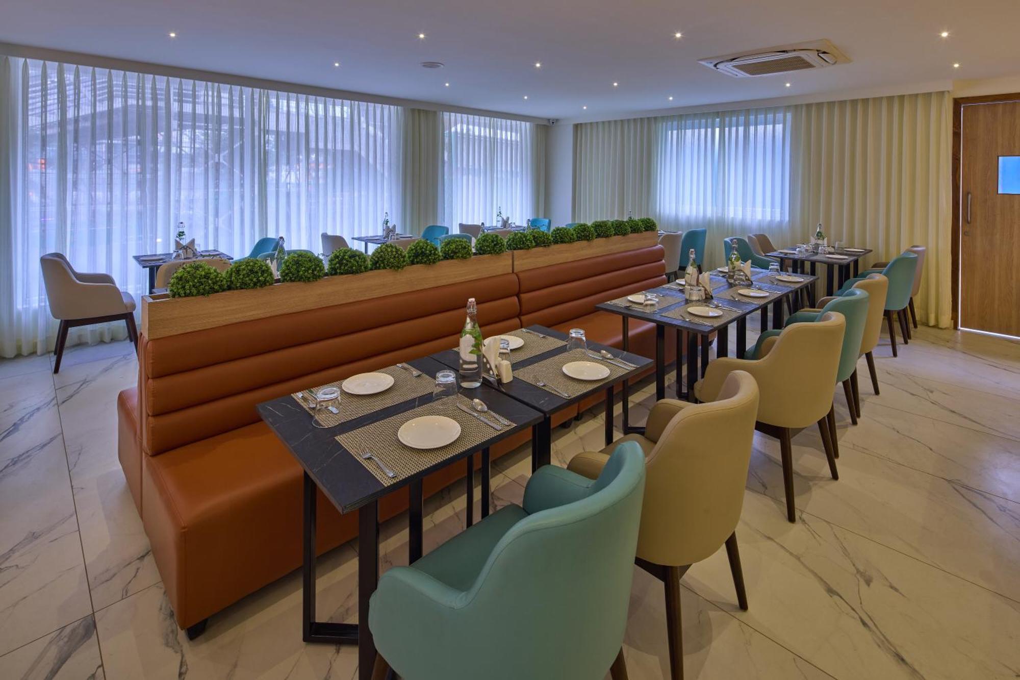 Grand Continent Hebbal A Sarovar Portico Affiliate Hotel Bangalore Buitenkant foto