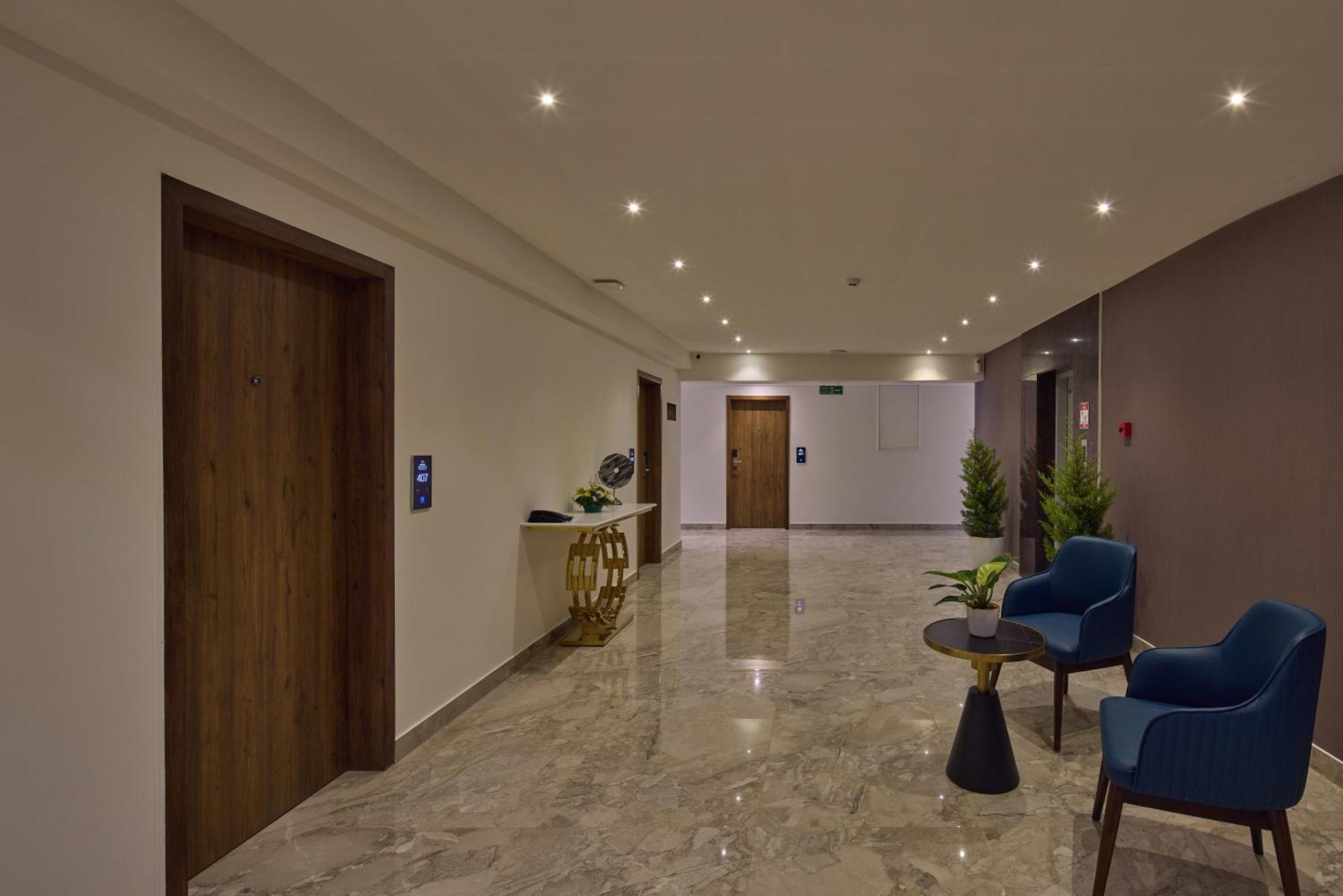 Grand Continent Hebbal A Sarovar Portico Affiliate Hotel Bangalore Buitenkant foto