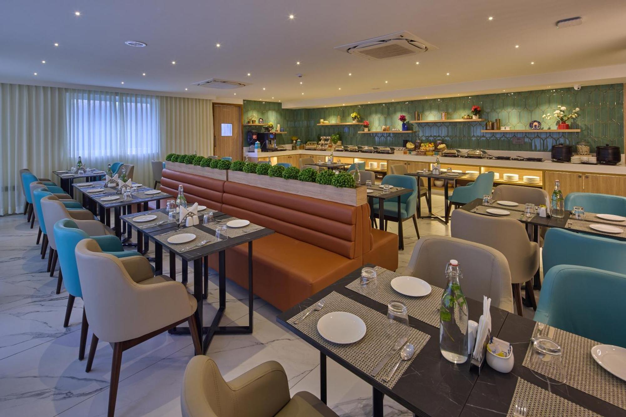 Grand Continent Hebbal A Sarovar Portico Affiliate Hotel Bangalore Buitenkant foto