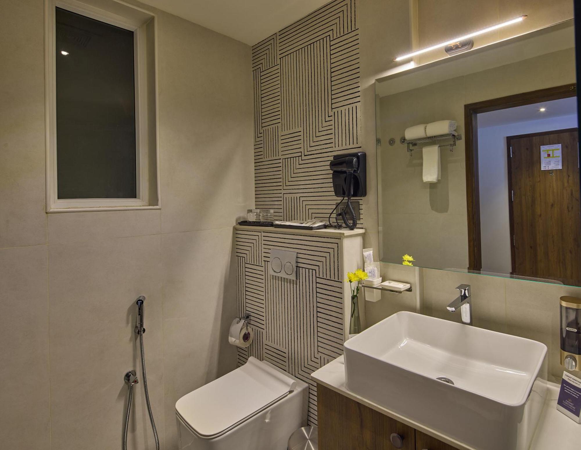 Grand Continent Hebbal A Sarovar Portico Affiliate Hotel Bangalore Buitenkant foto